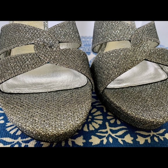 EUC✨Adrianna Papell Alberta Platform Sandal 9 - Picture 9 of 11